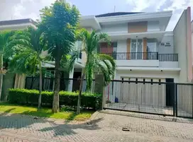 TERBAIK SE-CLUSTER! SEWA RUMAH MEWAH SEMI FURNISH SIAP HUNI