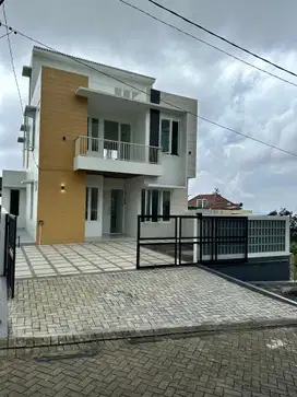 Villa Bagus Ada Kolam Renang di Panderman Hill Batu Malang