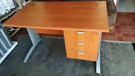 Meja tulis kantor, meja belajar, meja komputer merk UNO