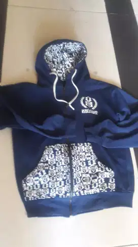 Hodie sweter original rebel light jarang pakai wrna masih pekat