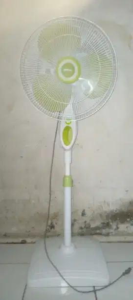 Kipas angin MIYAKO 16 inc