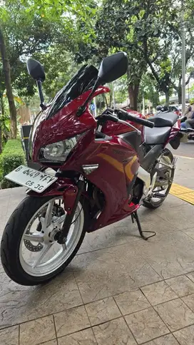 Honda CBR150R kondisi sangat baik dan terawat