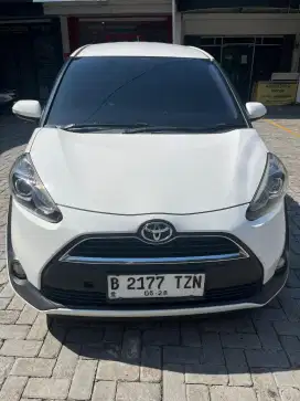 Toyota Sienta V AT 2018 white