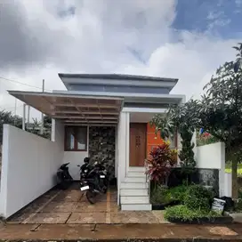 RUMAH MINIMALIS DI LEMBANG DENGAN SUASANA ASRI DAN ESTETIK