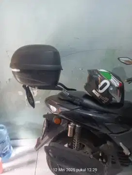 BOX NMAX merk GIVI plus breket