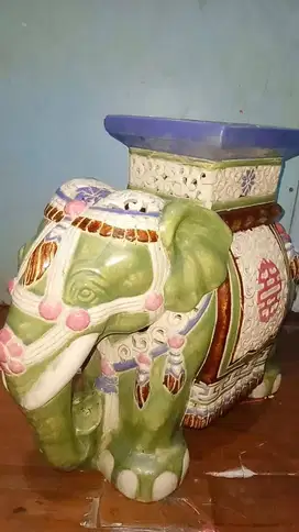 Patung gajah keramik