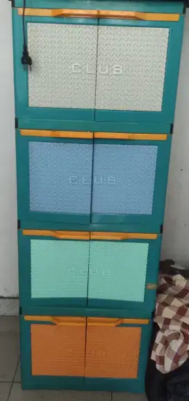 Lemari plastik 4 pintu