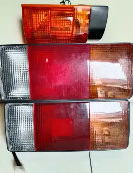 Dijual semua nya ada 3unit lampu sen, lampu spion!!