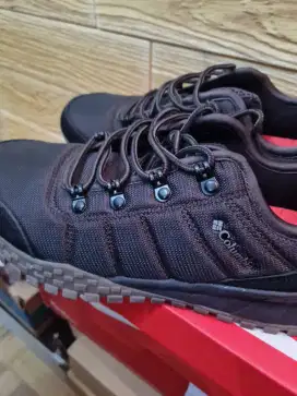 Sepatu outdoor/ hacking Columbia , import