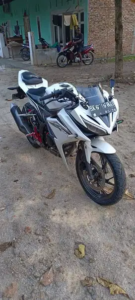 DIJUAL CEPAT HONDA CBR 150 R
