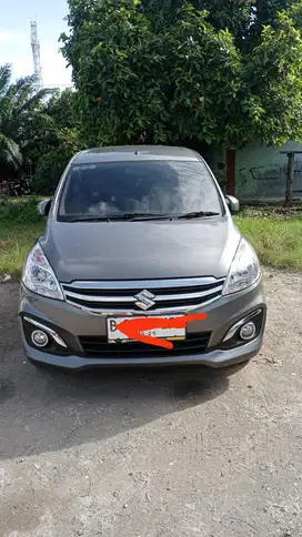 Di jual mobil seken Ertiga tipe GX 1,500cc warna abu-abu