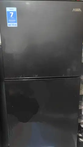 Kulkas aqua 2 pintu (freezer & chiller)