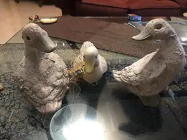 Hiasan rumah. Patung bebek