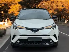 Toyota CHR Hybrid 1.8 .AT km 13 Rb istimewa
