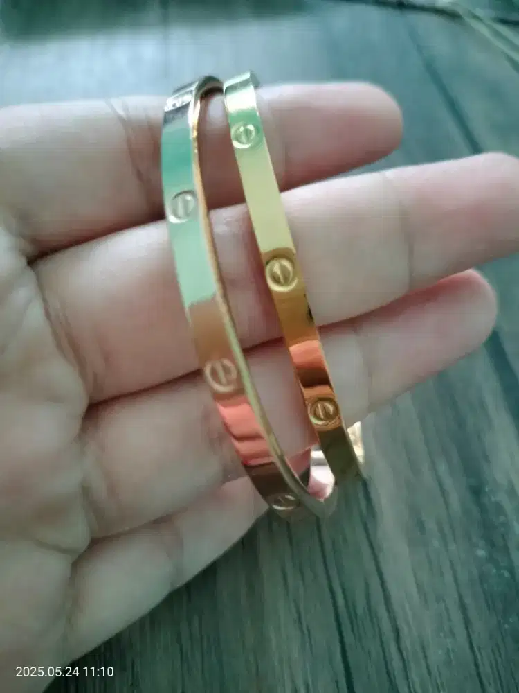 Gelang Cartier tembaga