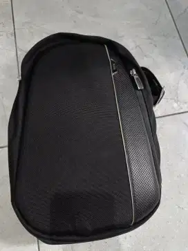 Tas Sling Bag Tumi Arrive Martin good condition siap pakai.
ukuran