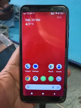 Redmi 5 plus Ram 3/32 minus retak sedikit pinggiran di lak ban