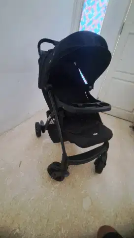 Stroller merk JOIE tipe Muze LX Coal
