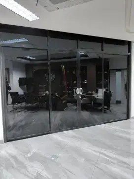 Kacafilm gedung perkantoran dan rumah