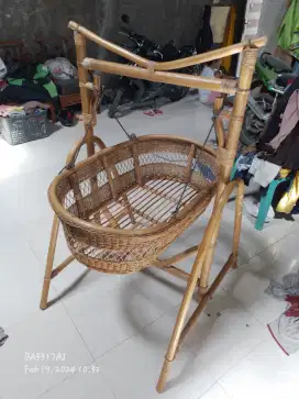 Ayunan rotan pakai gantungan