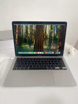 MacBook Air 2020 i7 Ram 16/256GB 13 Second Termurah