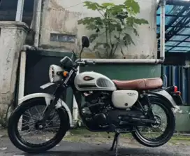 Jual kawasaki w 175 warna putih pajaka panjang ban baru masih original