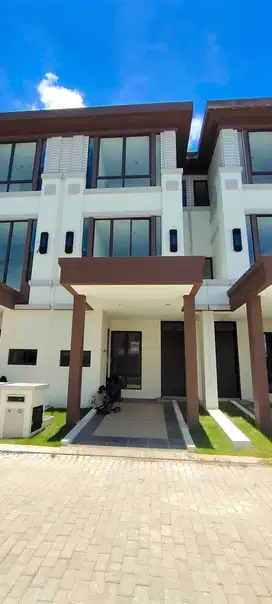 Hanya Satu Rumah 3 Lantai Siap Huni di Suvarna Siapa Cepat Dia Dapat