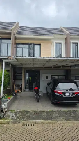 OVERKREDIT! Rumah 2 lantai view gn.salak Di Royal Tajur Kota Bogor