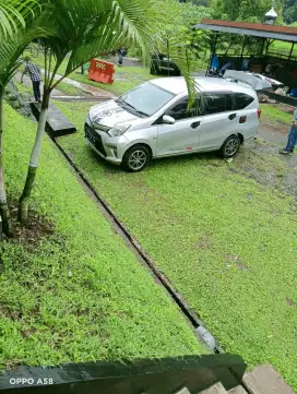 Mobil plus supir