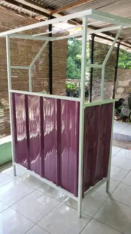 Container booth