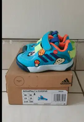 Sepatu anak adidas