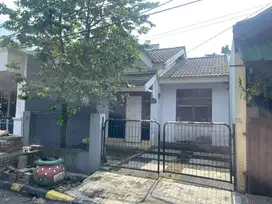 Dijual rumah mungil second di kawasan strategis BSD