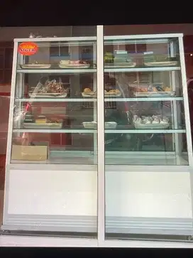 Di jual etalase kaca untuk usaha makanan dan lain nya