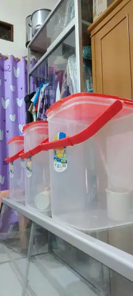 Toples es buah ada 3 pc ukuran 30 Liter plus gayung