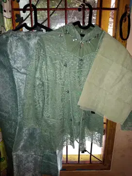 jual 2 kebaya 1set + 1 kerudung Azara sage
