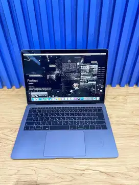 MACBOOK AIR RETINA 2019 13”inch CORE i5 8/256 MULUS LIKE A NEW
