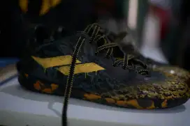 Dijual Cepat! Sepatu Futsal MILLS Anak Original– Kondisi Seperti Baru