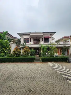 Rumah di dalam komplek pondok labu , nyaman ada fasilitas lapan tenis