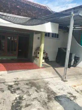 Dijual Rumah Strategis Halaman Luas