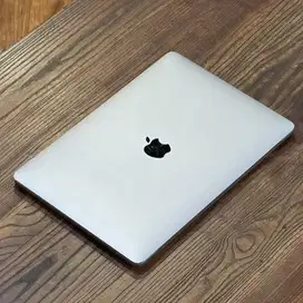 macbook pro 2020 8/256 GB