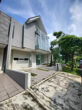 Rumah BANTING HARGA SIAP HUNI Di Discovery Eola Bintaro SC-16056