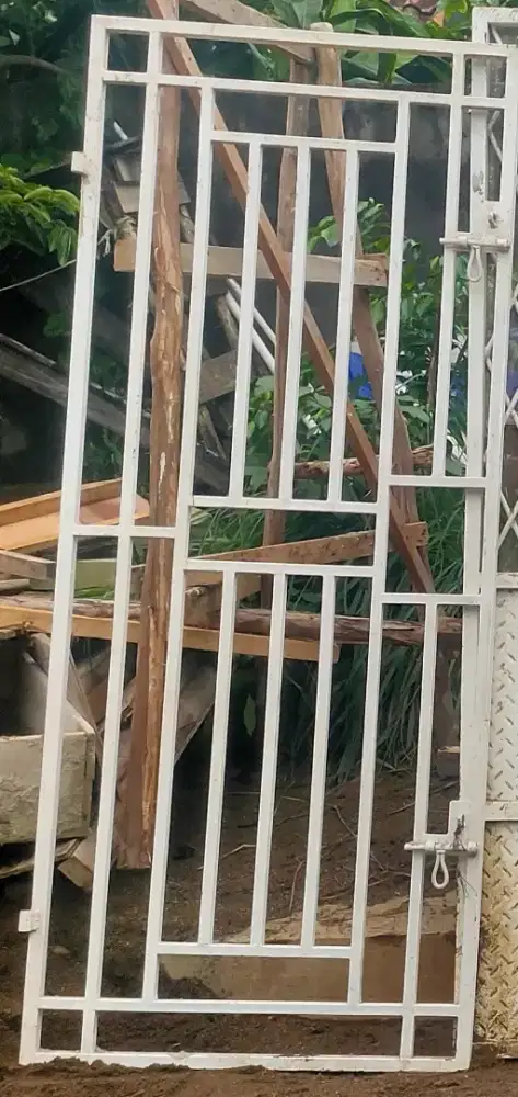 Pintu teralis bekas