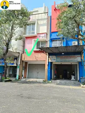 248. Disewakan Ruko 3 Lantai di Asia Tropis Harapan Indah Bekasi