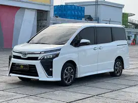 Toyota Voxy 2.0 Automatic Sunroft Warna Putih Bensin 2019 /2020