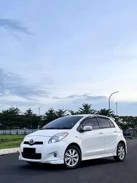 Toyota Yaris E 2012 AT