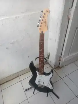 Jual gitar Yamaha pasifica pac112j normal mulus