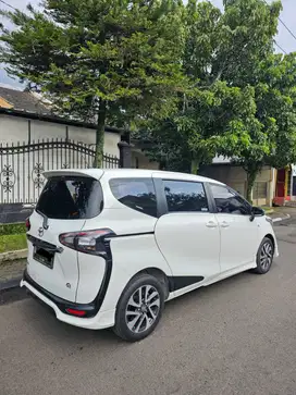 TOYOTA SIENTA MATIC TIPE Q PUTIH