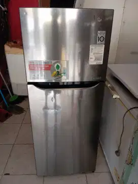 Kulkas bekas 2 pintu Mer Lg kea atas & bw dingin
