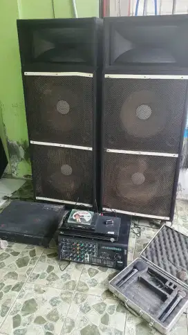 Alat Musik Power Ampli Speaker Mic DVD Player