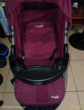 Stroler bayi merek Hugo warna merah polkadot